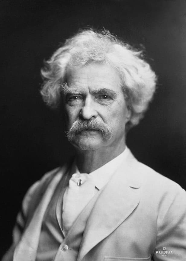 black and white photo of Mark Twain black and white photo of Mark Twain