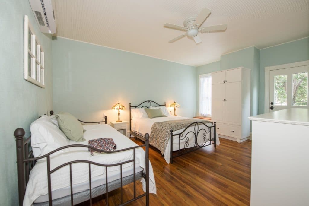 Tuxedo Park - Laurel Room