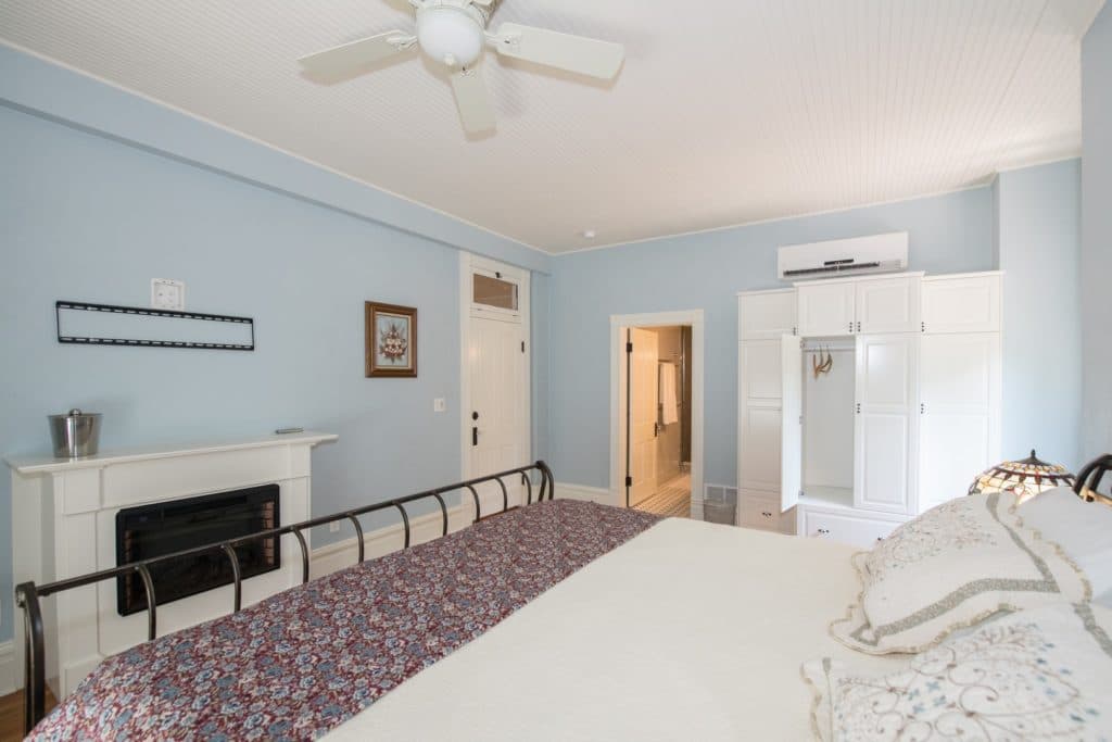 Tuxedo Park - Delphinium Room