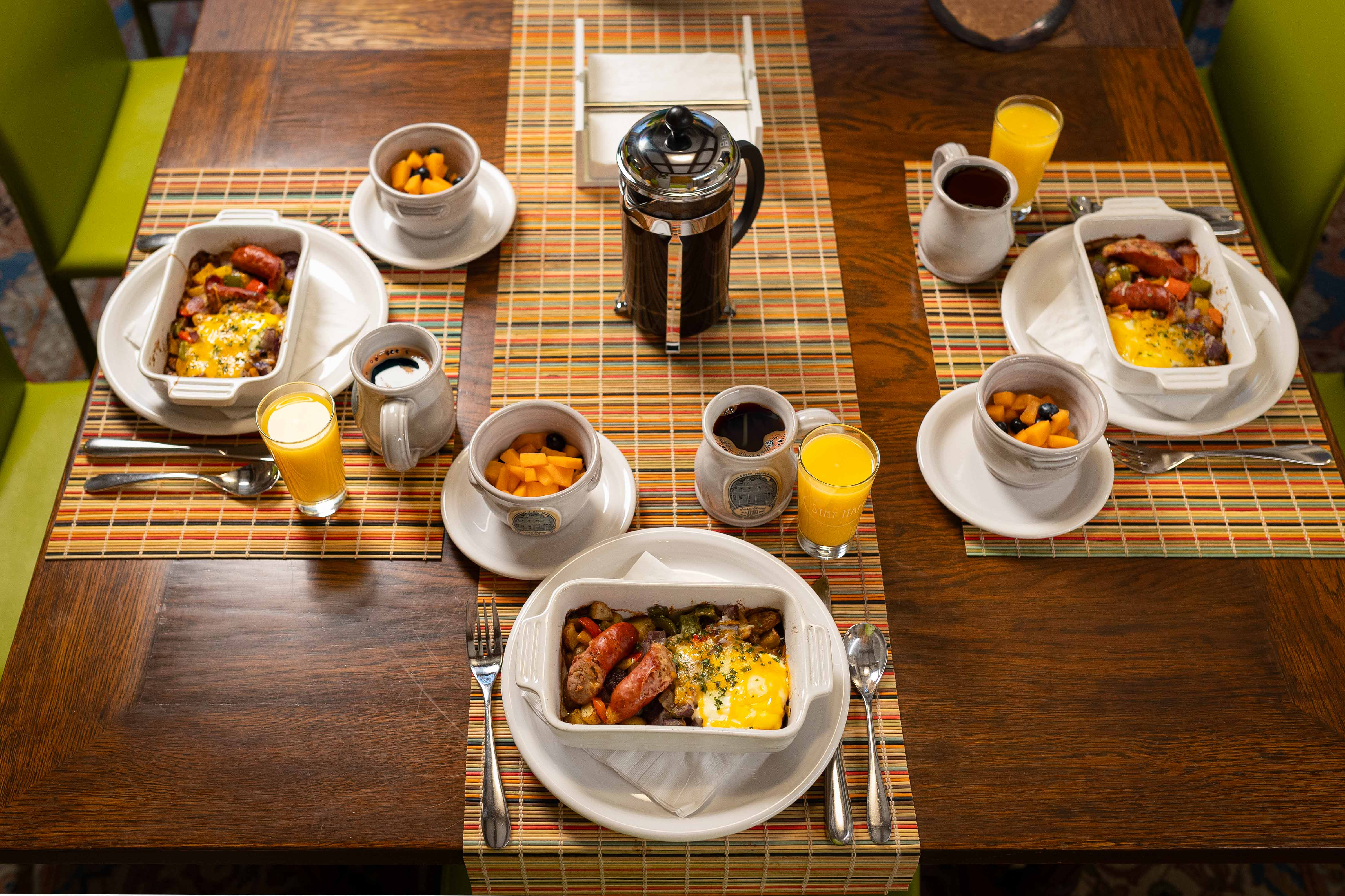 Main Street Inn - Breakfast Table