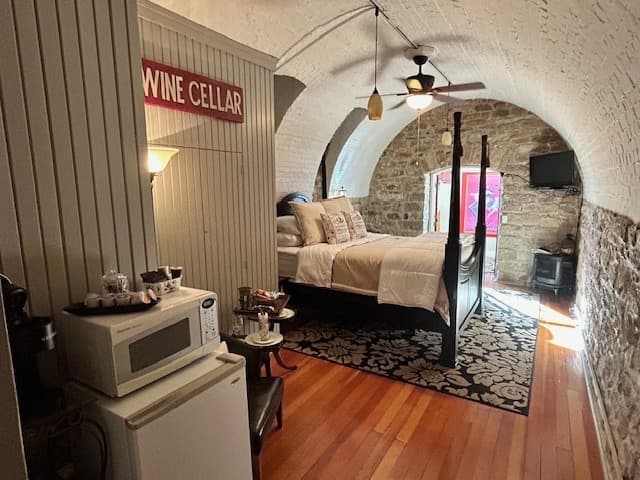 Murphy's B & B - The Wine Cellar