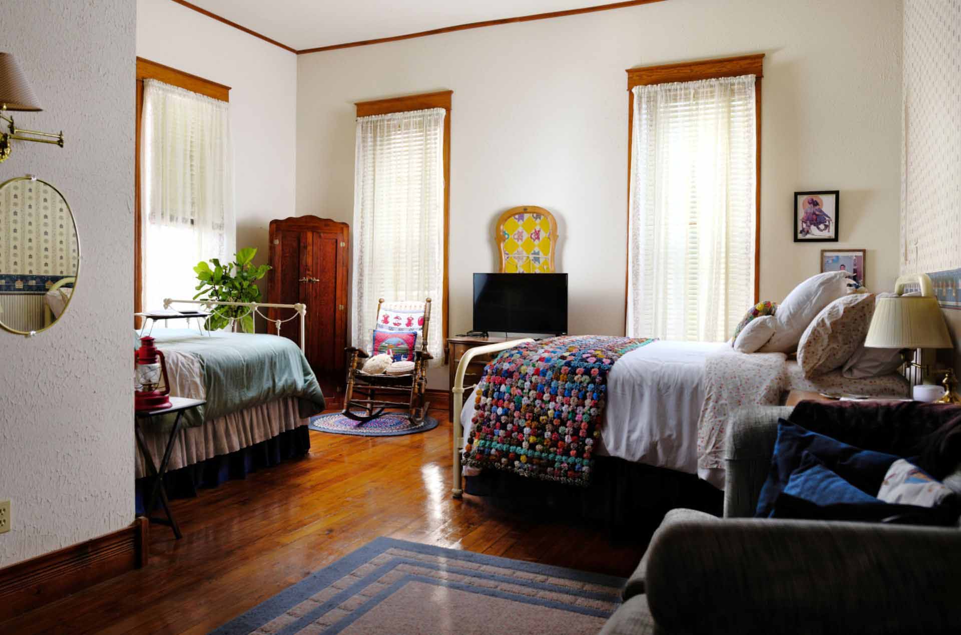 Recess Inn - Primary Room