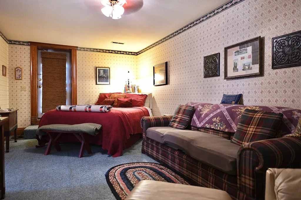 Recess Inn - Geography Room