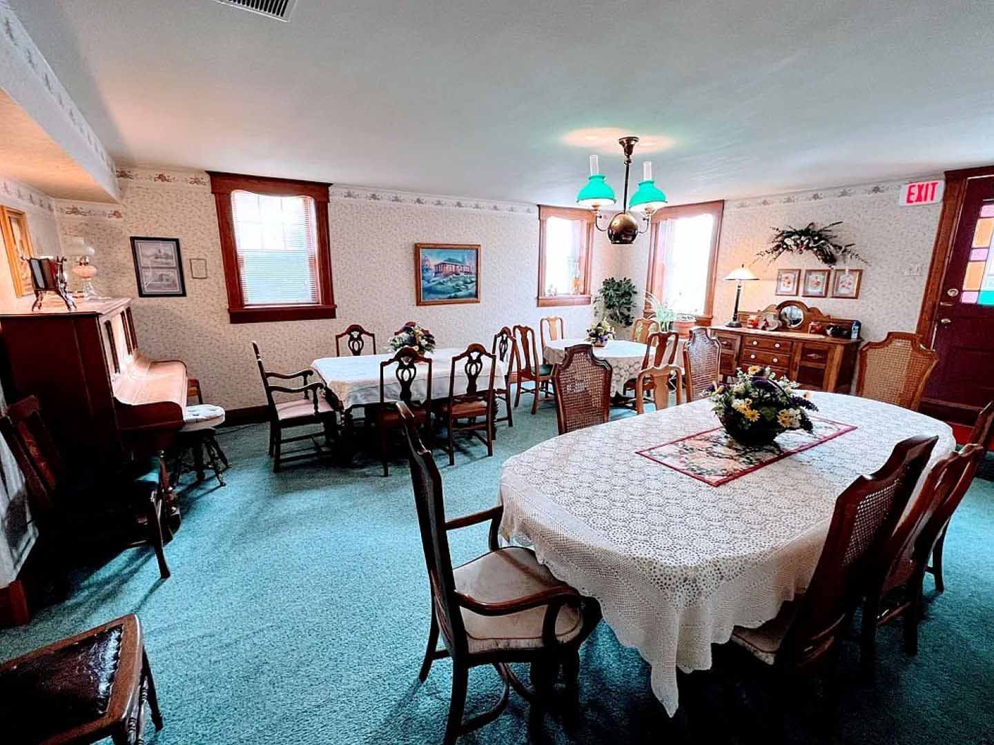 Recess Inn - Dining Room