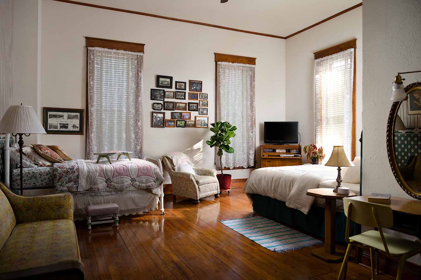 Recess Inn - History Room
