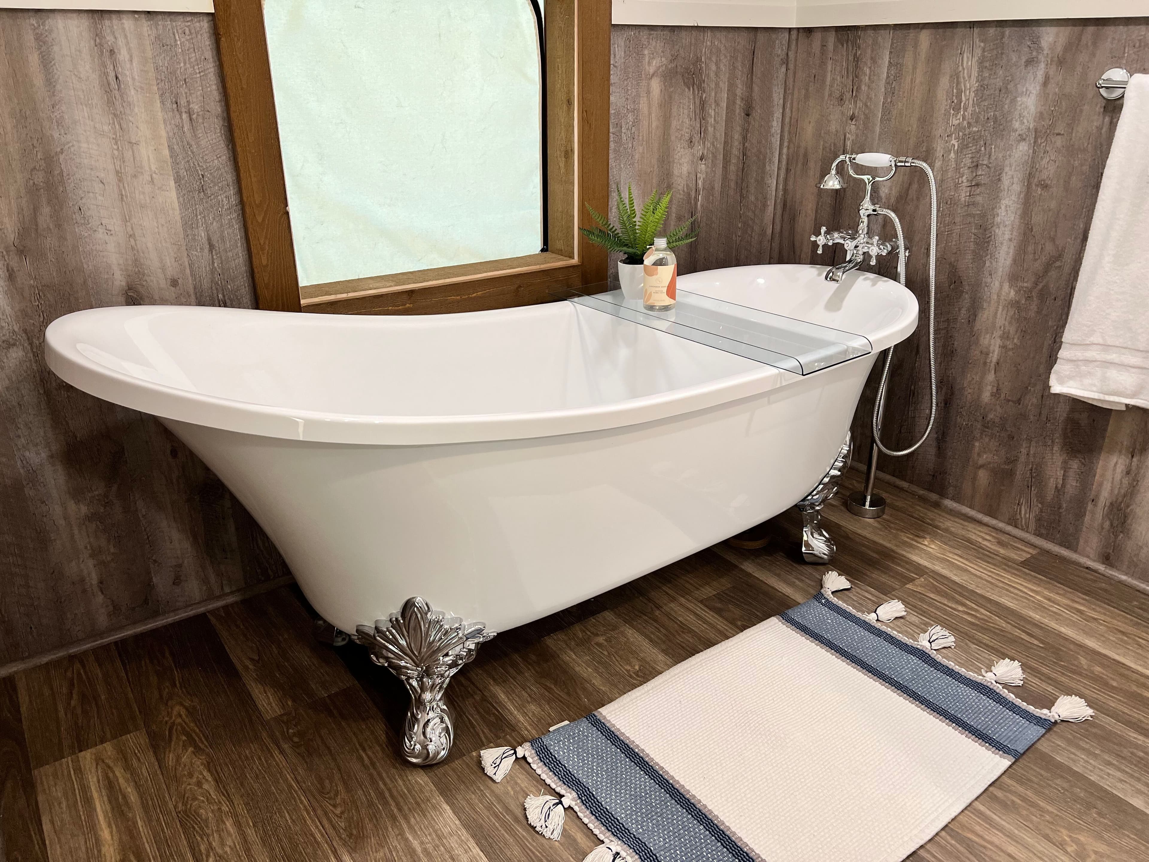 Amber Lea Acres - Clawfoot Tub