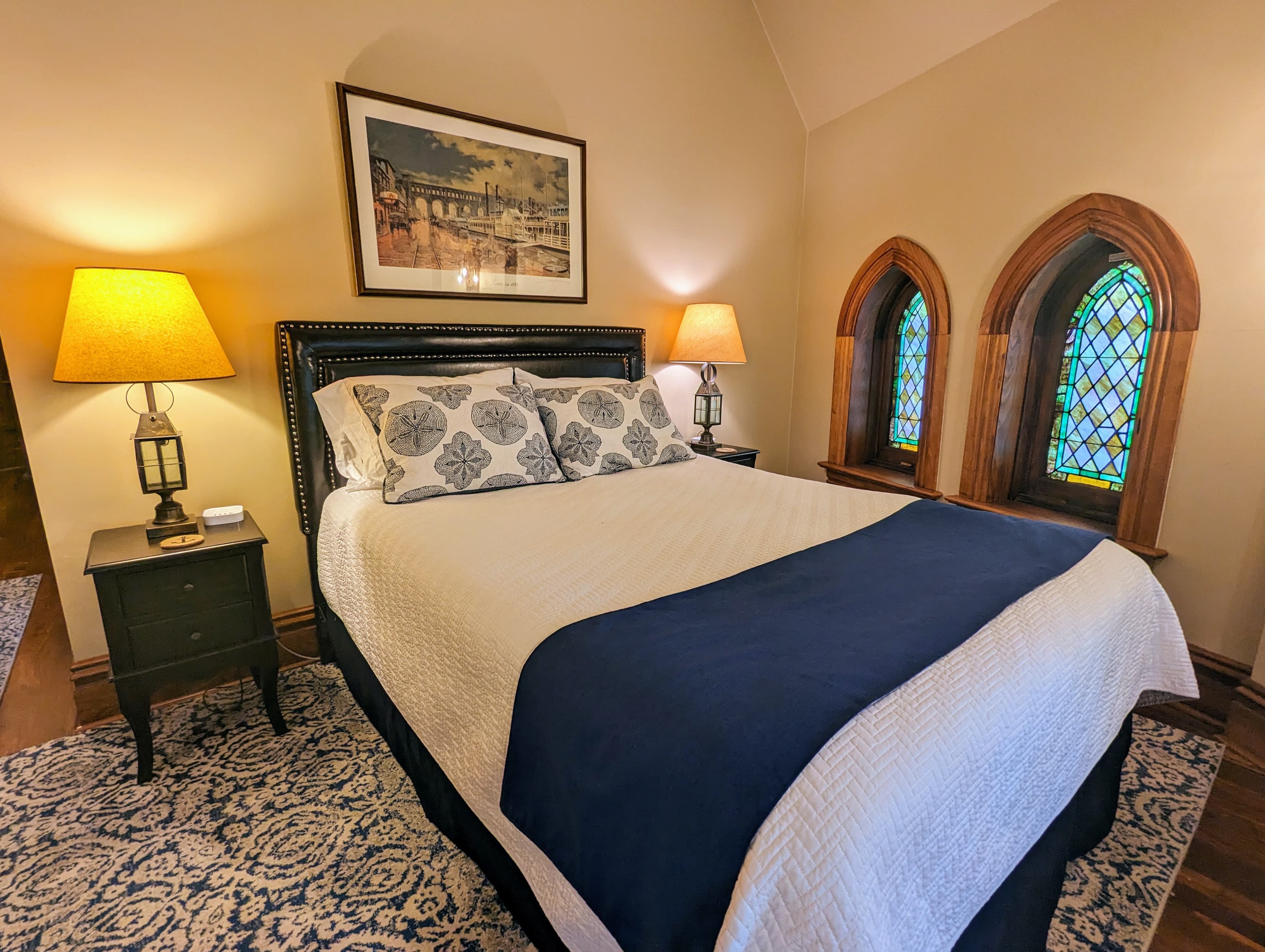 Gothic Heights - River Front Suite