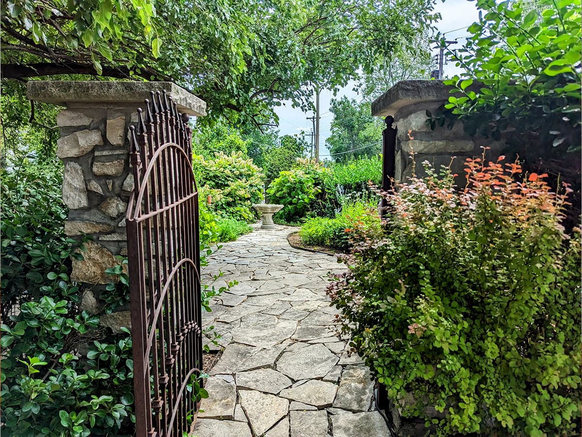 Gothic Heights - Secret Garden