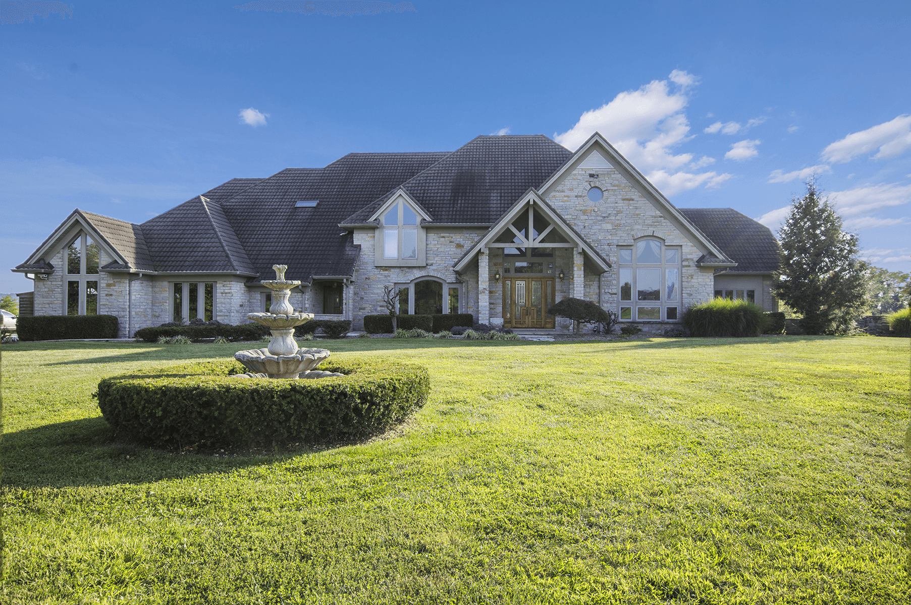 Jett Manor - Front of Home