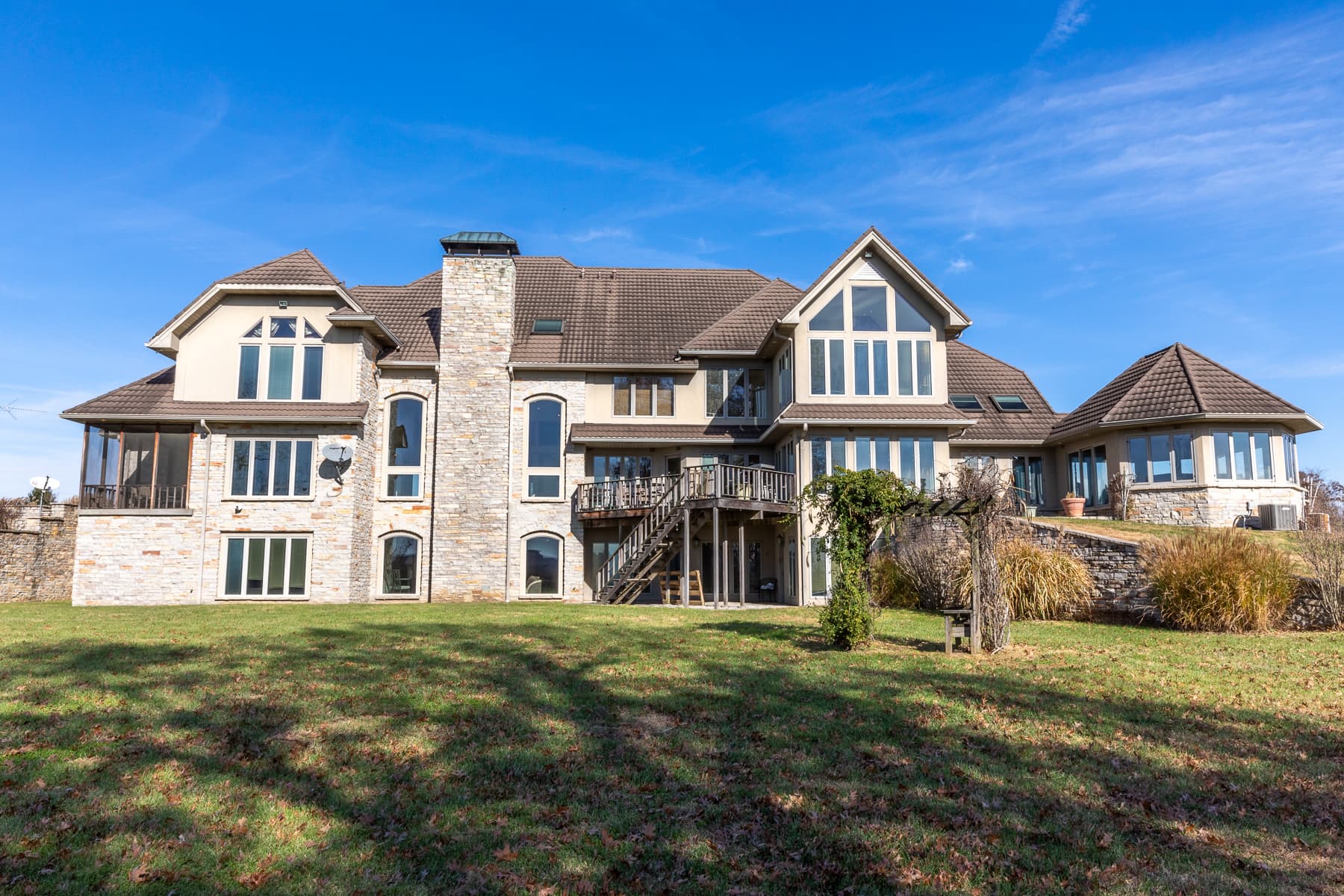 Jett Manor - Back of Home